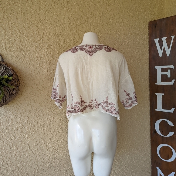 Free people crop peasant top with embroidered floral details - Picture 4 of 5